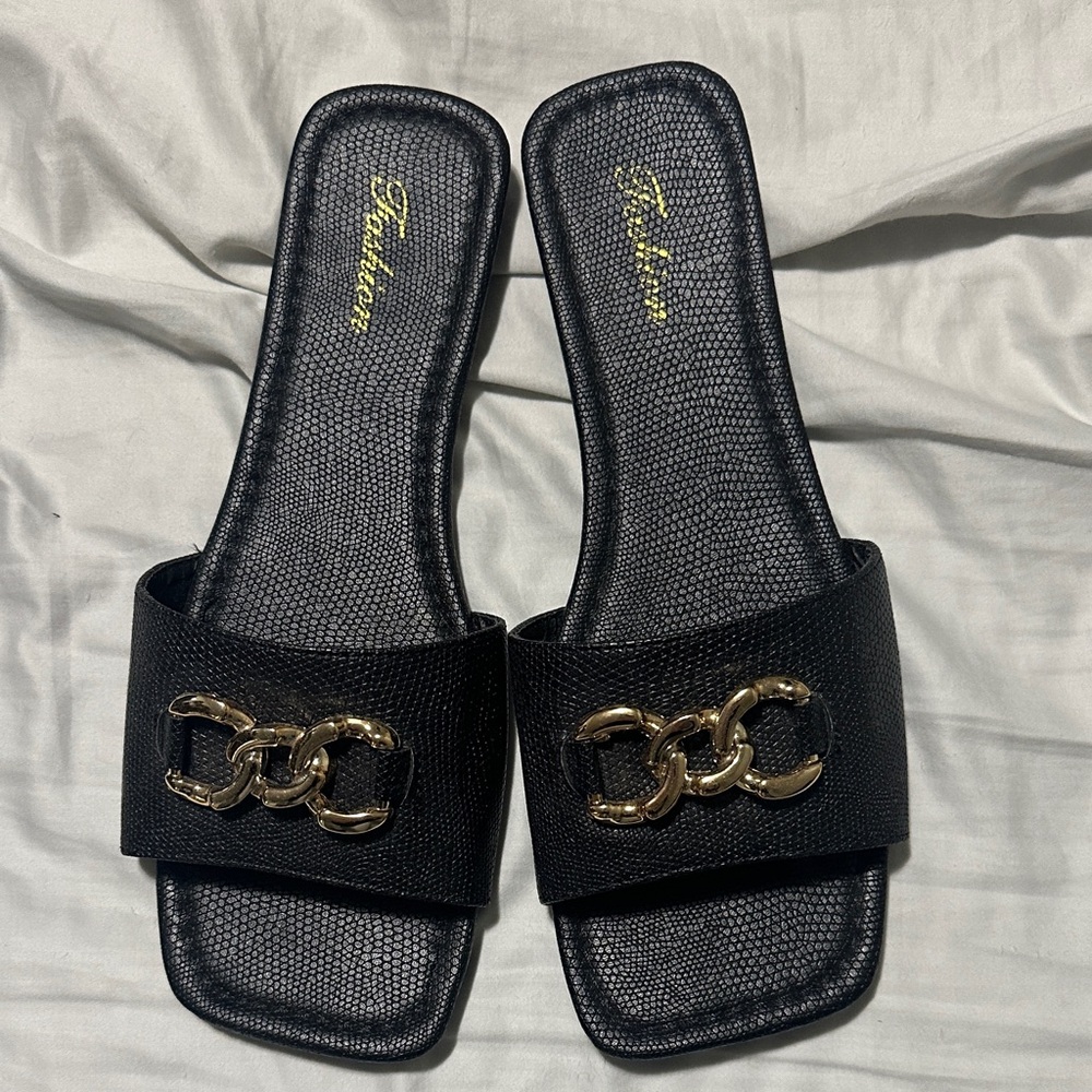 Women’s fashion sandals